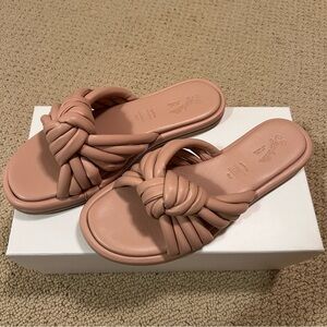 Seychelles sandals size 9